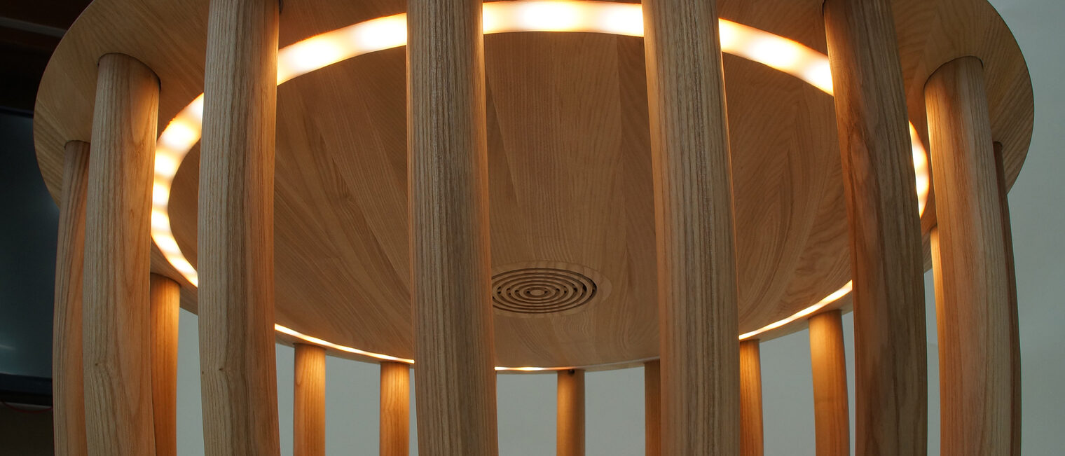Meisterstücke Drechsler 2023 Detail Meisterstück Loungetisch mit Sitzhocker