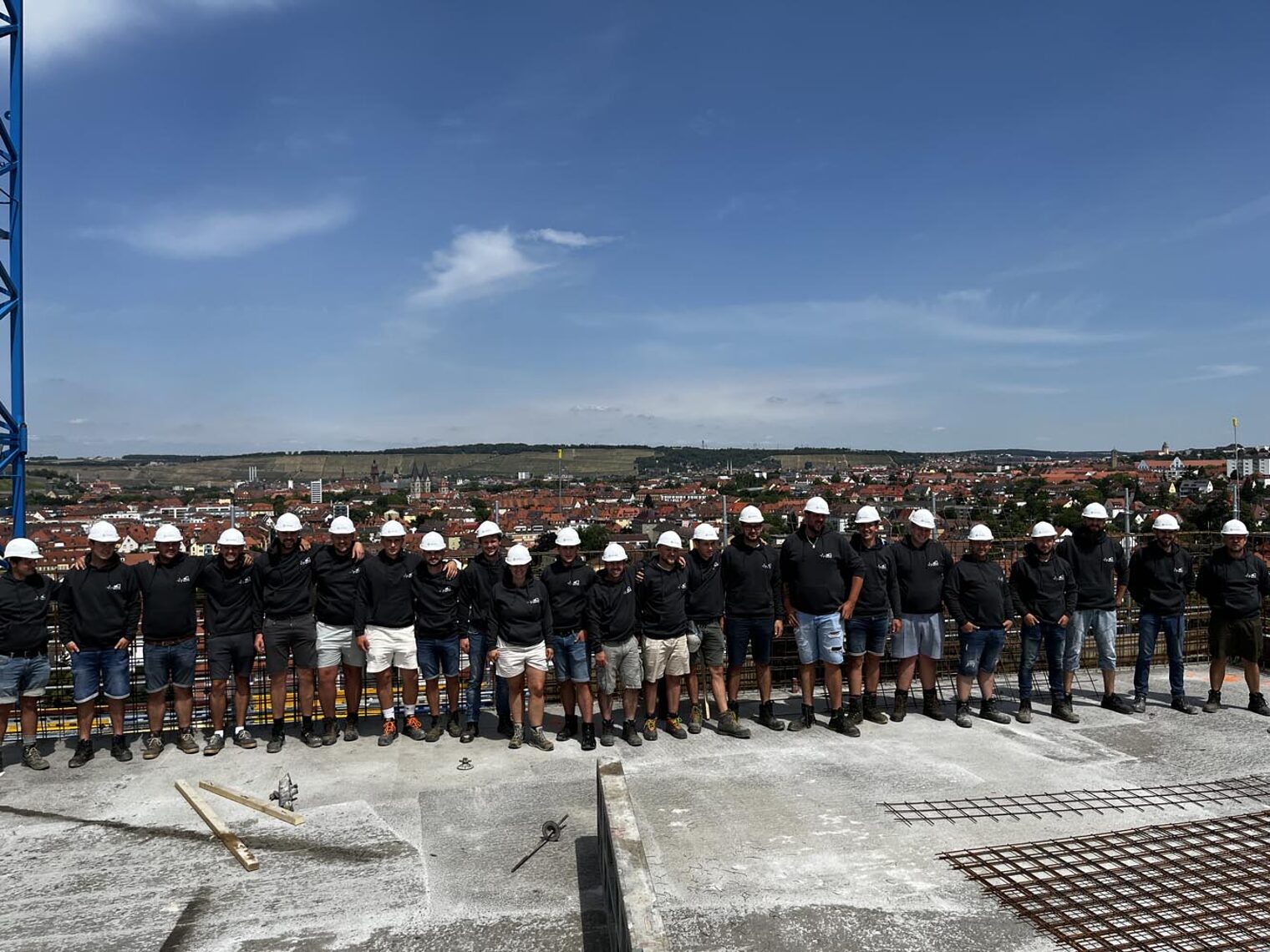 Gruppenfoto des Jahrgangs der Meisterschule Straßenbauer bei einer Exkursion