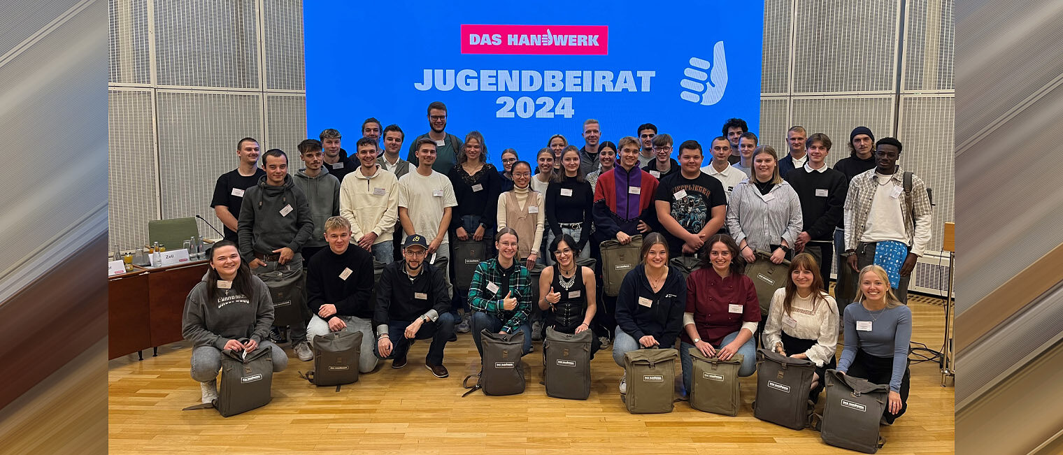 Jugendbeirat Imagekampagne 2024 Gruppenfoto des Jugendbeirats 2024
