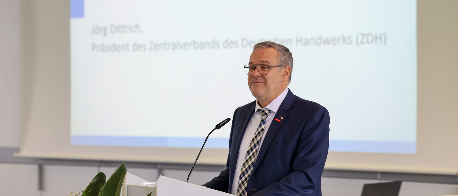 Jörg Dittrich in seinem Impuls über die gegenwärtigen Herausforderungen und Chancen für Handwerksbetriebe in Deutschland.