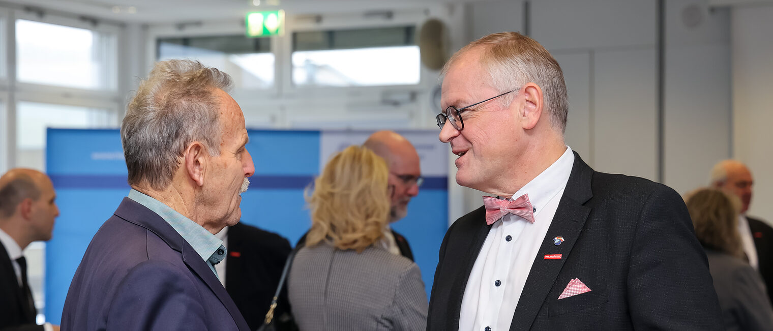 Ludwig Paul im Gespräch beim Handwerkerforum der Handwerkskammer für Unterfranken.