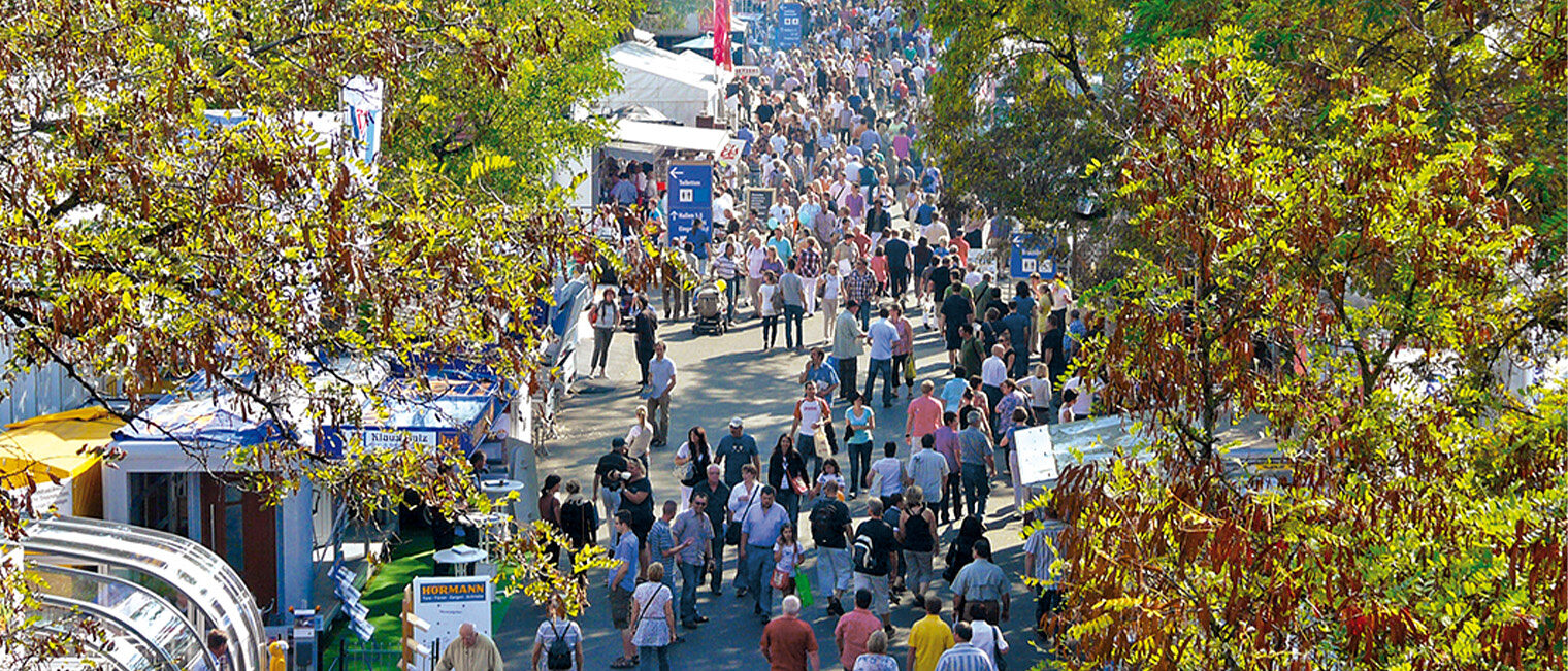 Mainfrankenmesse 2011 Besucherinnen und Besucher der Mainfrankenmesse 2011, von oben fotografiert