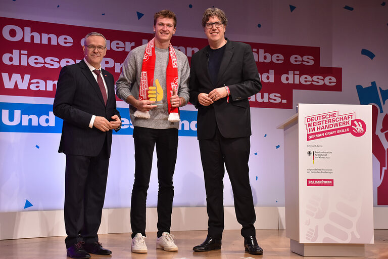 Gruppenfoto auf Bühne