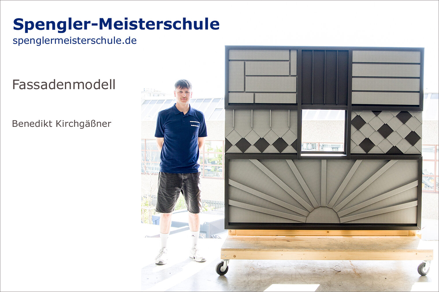Portrait Benedikt Kirchgäßner mit seinem Spengler-Meisterstück