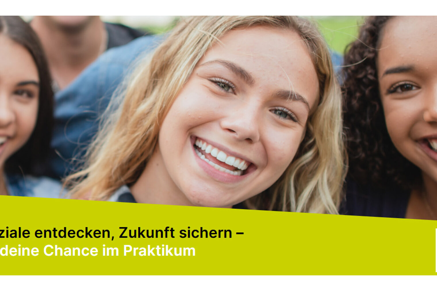 Drei jugendliche Frauen lächeln, darunter der Titel der Veranstaltung und das Logo von sprungbrett bayern
